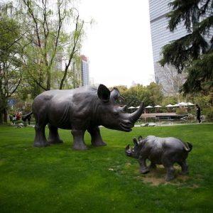 Statues de rhinocéros à vendre