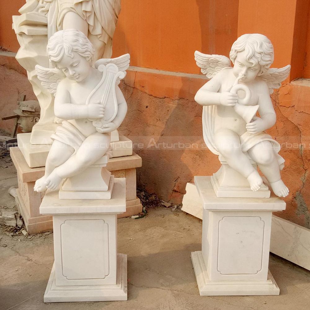 estatua de jardín querubín sentado