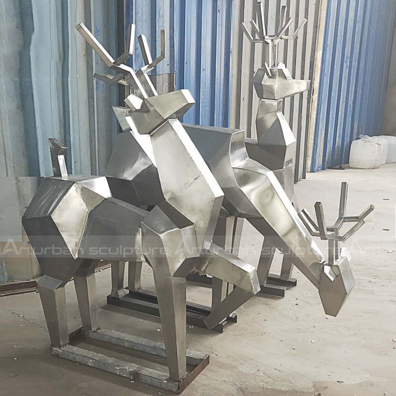 geometrische Tierstatue