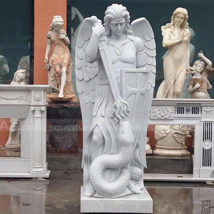 famosa statua di san michele