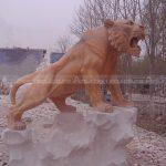 estátua de tigre em mármore