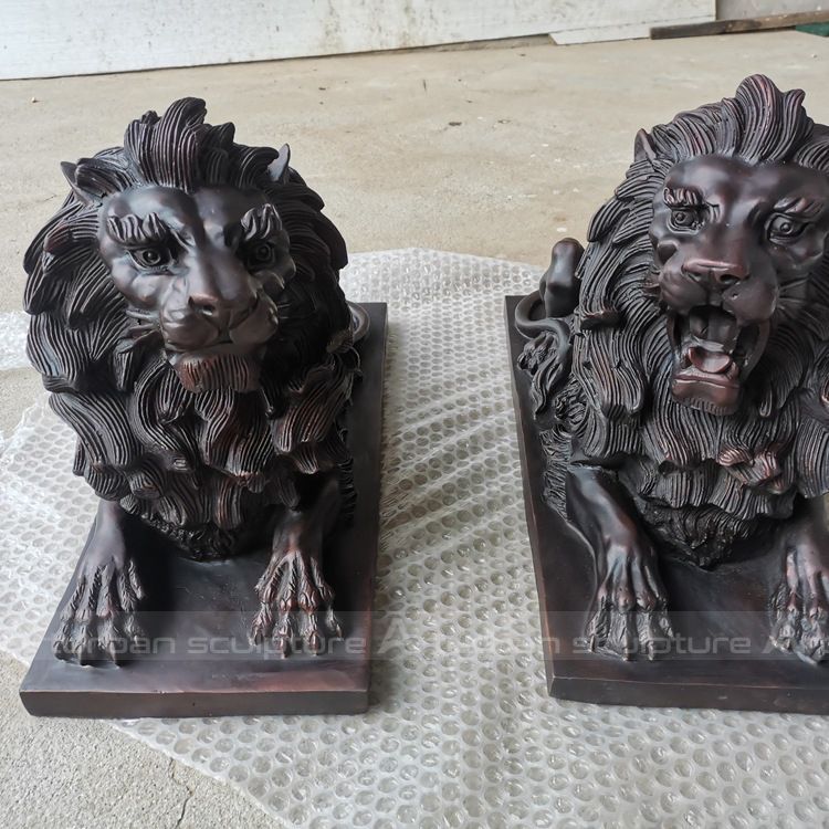 statua di leone per ingresso di casa