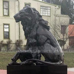 statue di leone e ragazzo