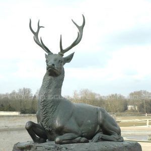 statua di alce a grandezza naturale in vendita