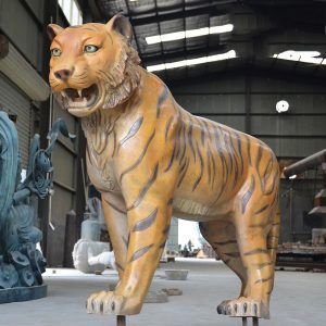 große Tiger-Skulptur