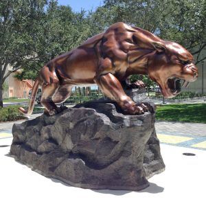 statue de smilodon