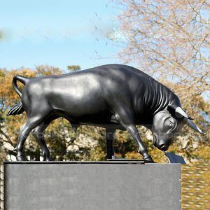 statue de taureau enragé