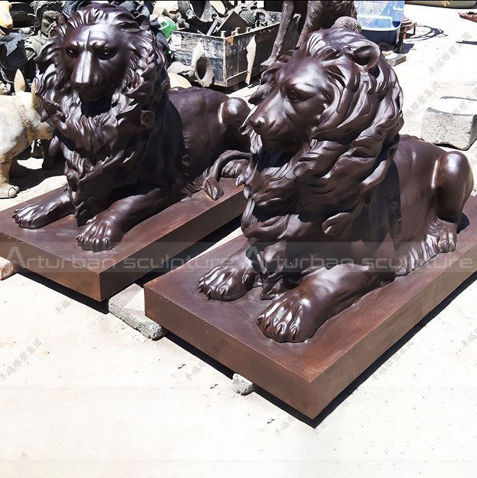 statua di leone per ingresso di casa