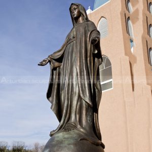 statua della Vergine Maria