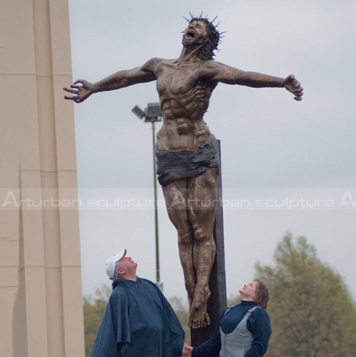 gekreuzigtes Christus-Standbild
