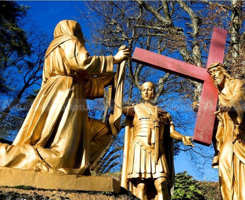 Jesus mit Kreuz-Statue