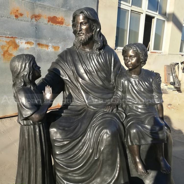 Jesus mit Kindern Statue