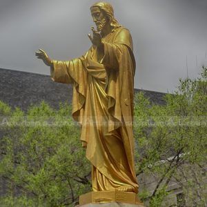 تمثال القلب الأقدس الخارجي