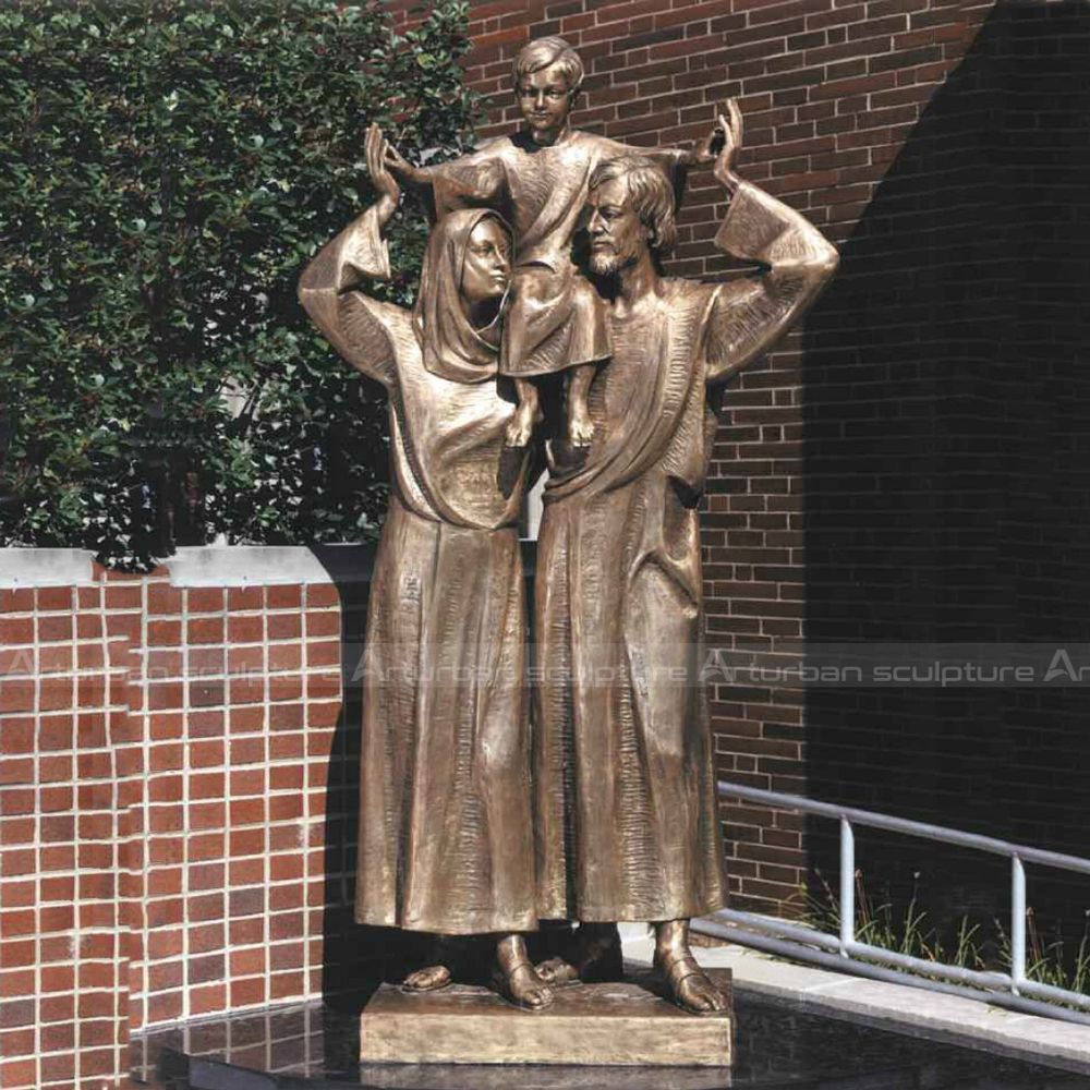 la scultura della sacra famiglia
