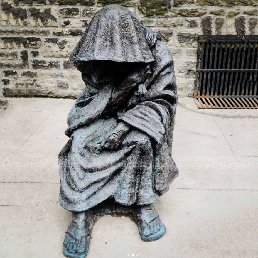 Jesus der Bettler Statue