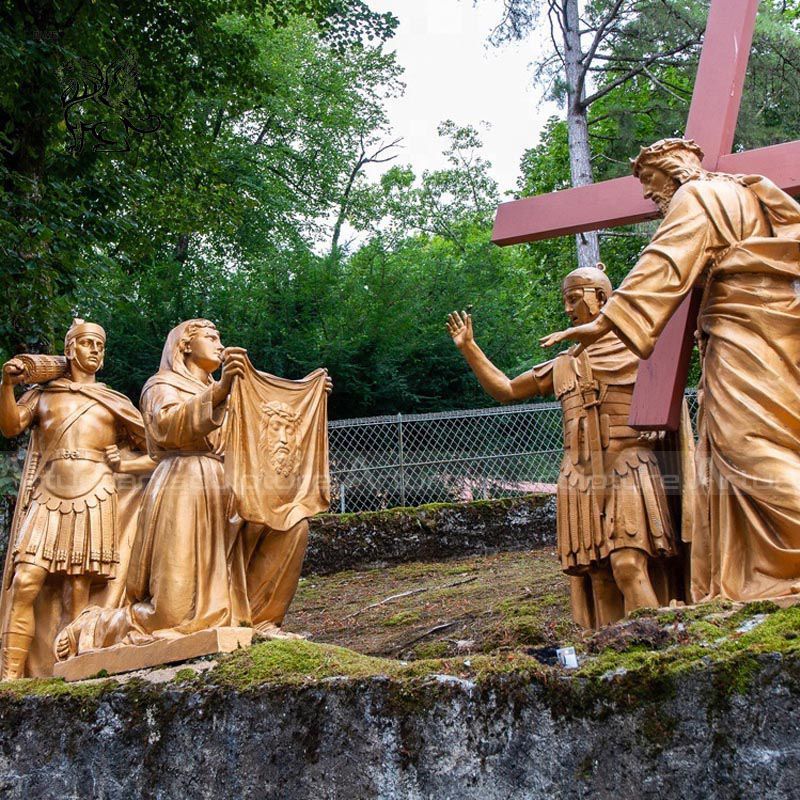 Jesus mit Kreuz-Statue