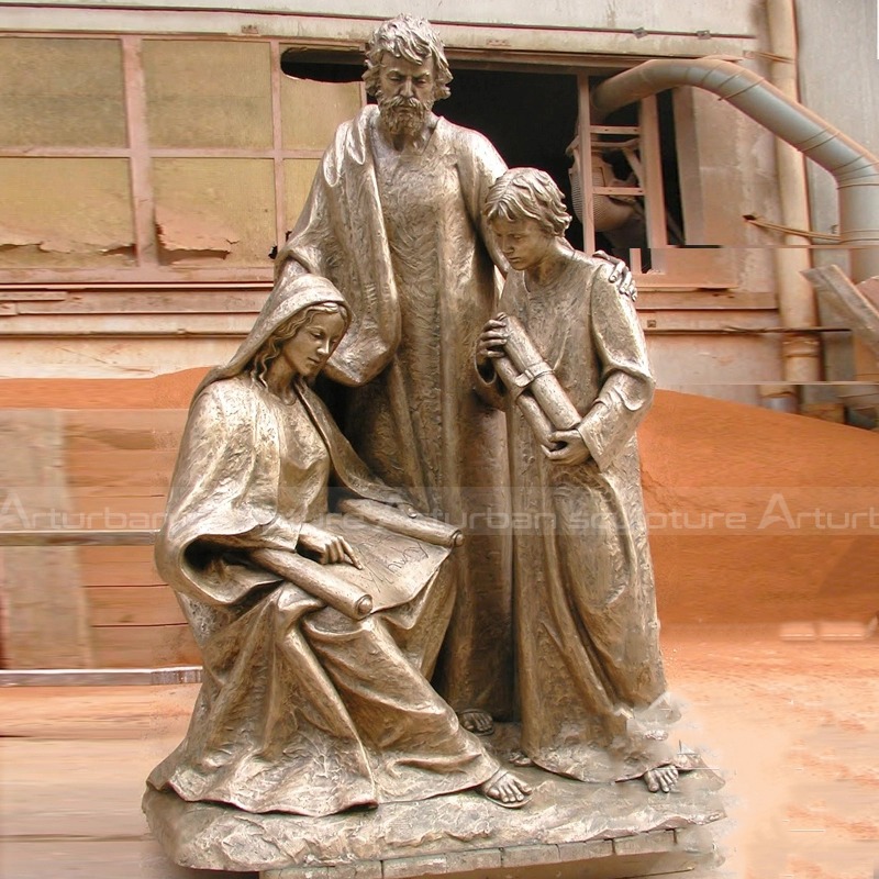 statua della Sacra Famiglia a grandezza naturale