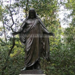 estátua de jesus com os braços abertos