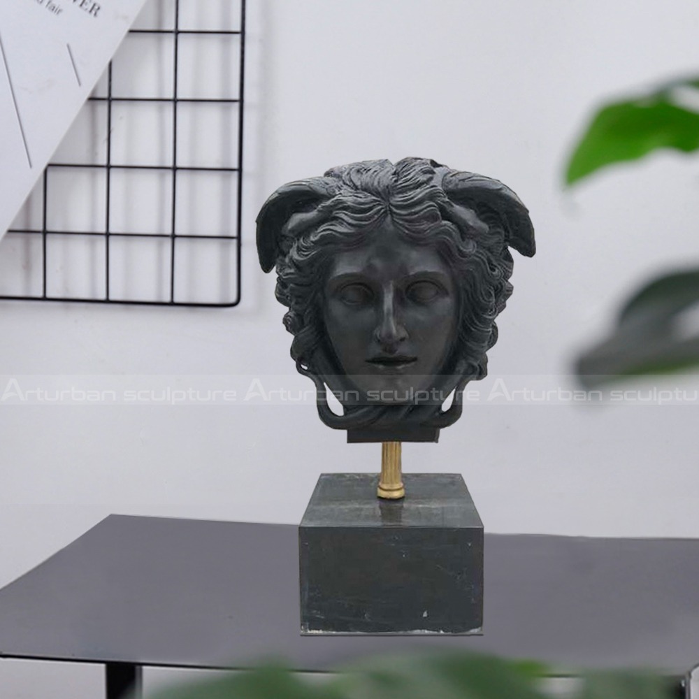 scultura della testa di Medusa scultura della testa di Medusa
