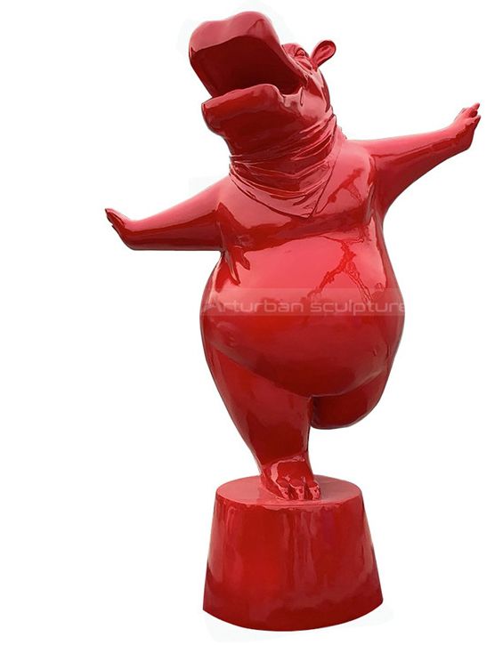 Statua di ippopotamo che balla