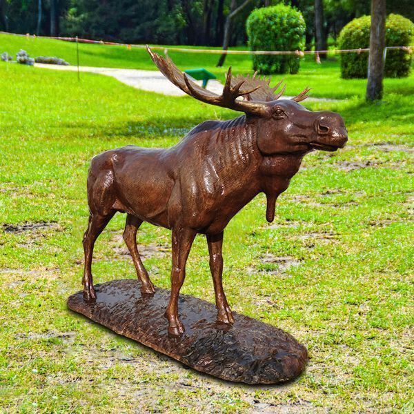 Estatua de alce en bronce