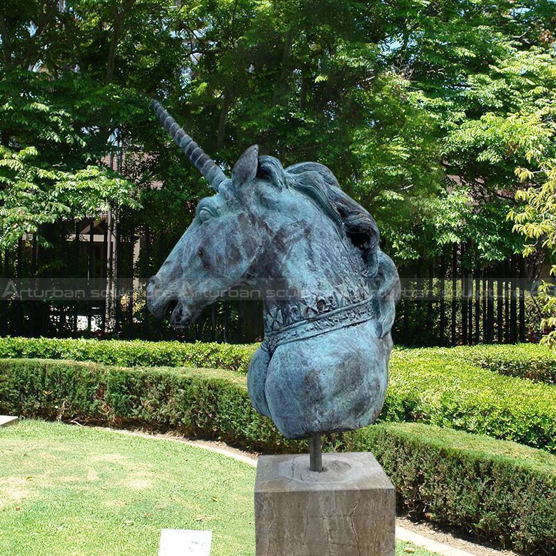 Scultura della testa di unicorno