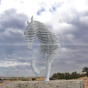 Statue de cheval en métal