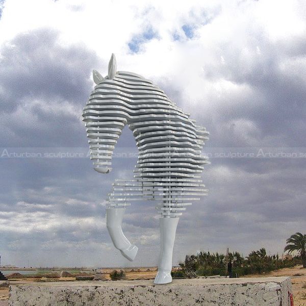 Statue de cheval en métal