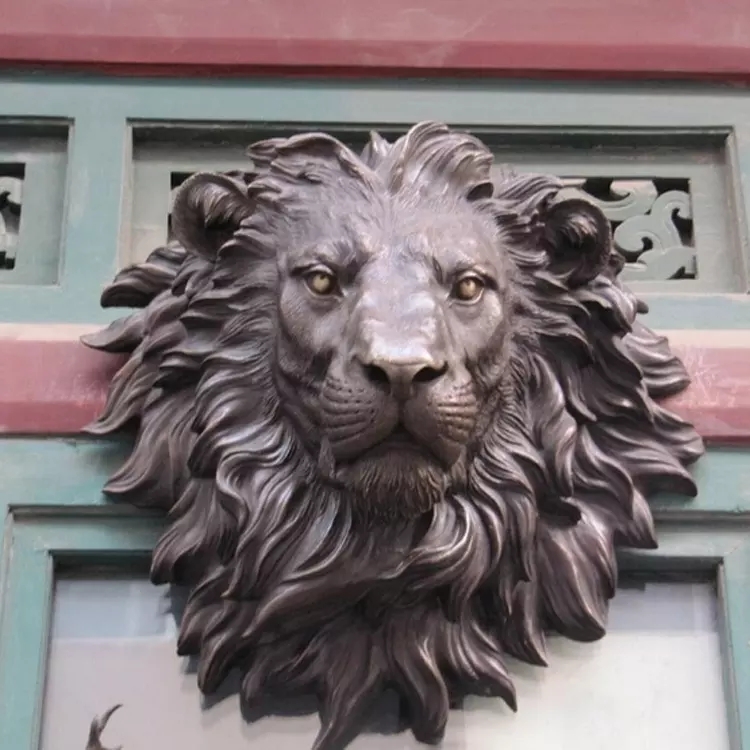 Löwenkopf-Wandskulptur
