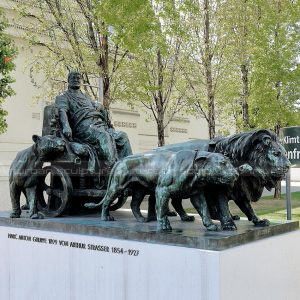 statua di leone in bronzo a grandezza naturale