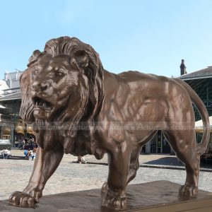 grande statue de lion en laiton