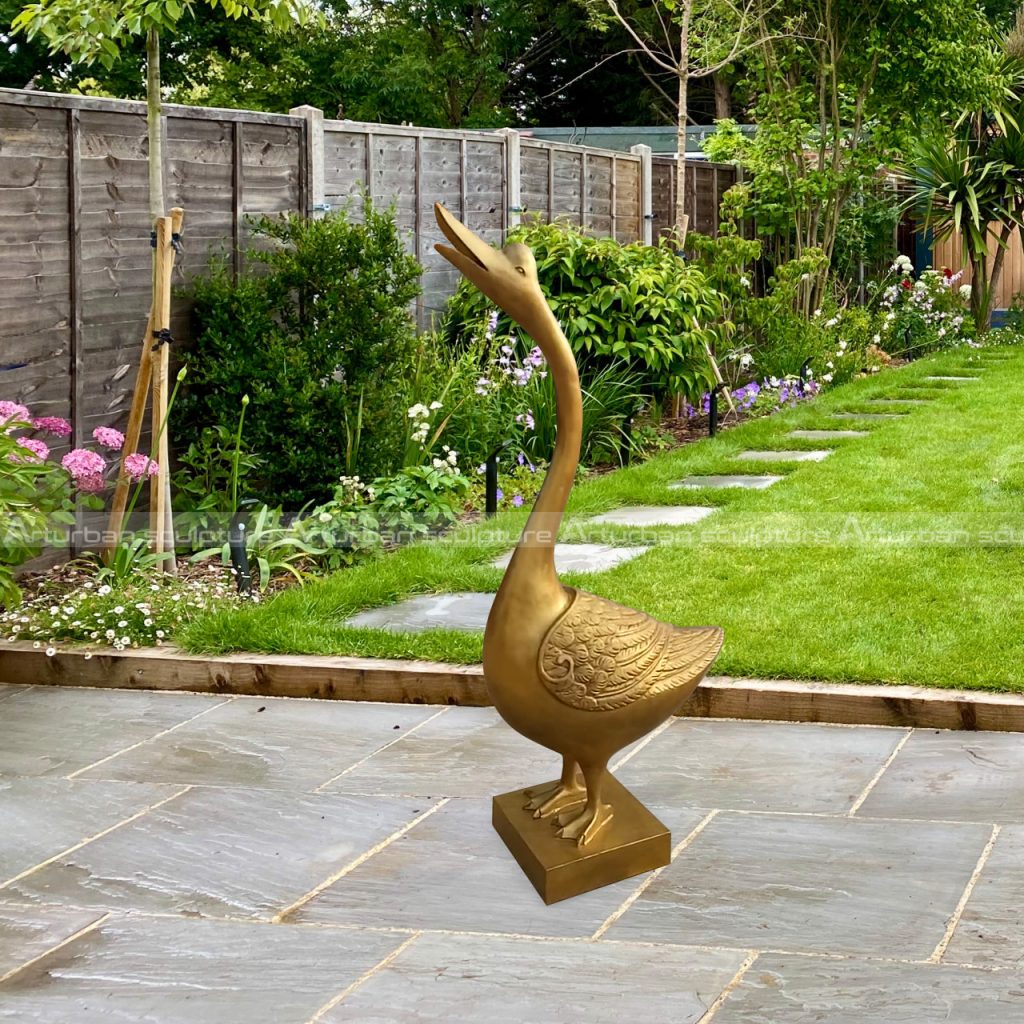 Scultura di cigno in bronzo