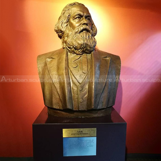 karl marx busto