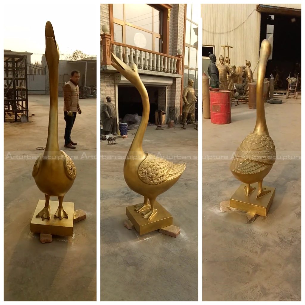 Scultura di cigno in bronzo