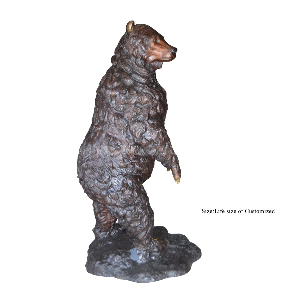 estátua de urso marrom