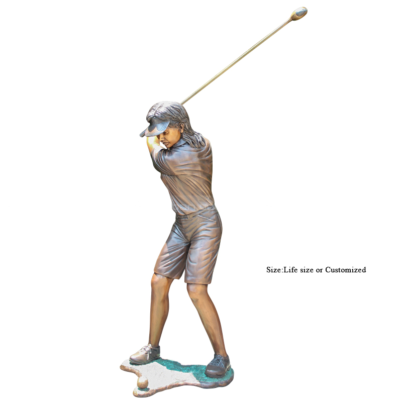 Statue di ragazza che gioca a golf