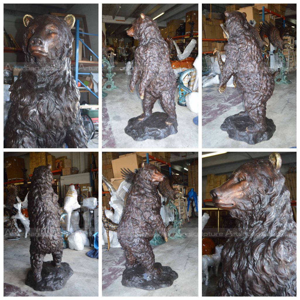 estátua de urso marrom