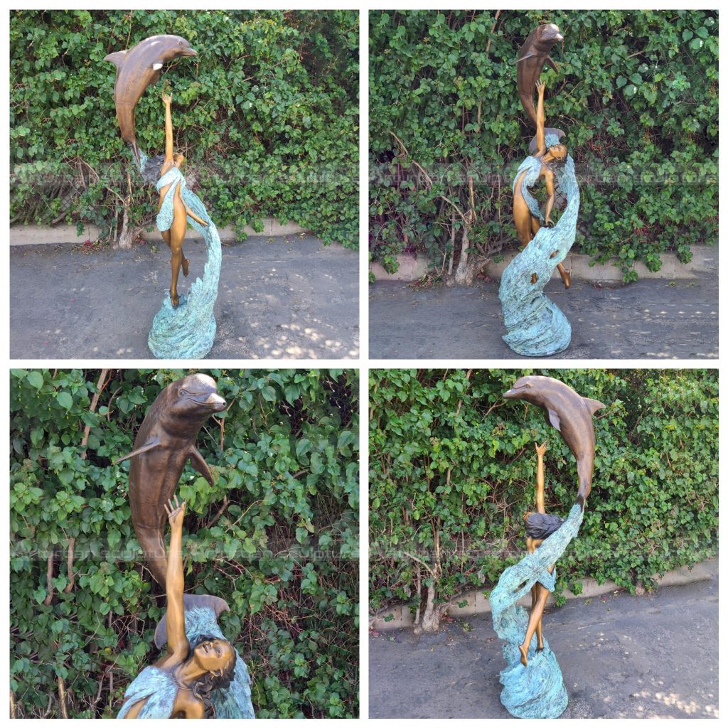 escultura de menina e golfinho na piscina