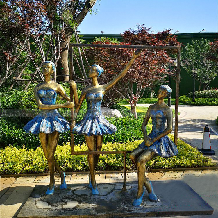 sculpture de danseuse de ballet en bronze