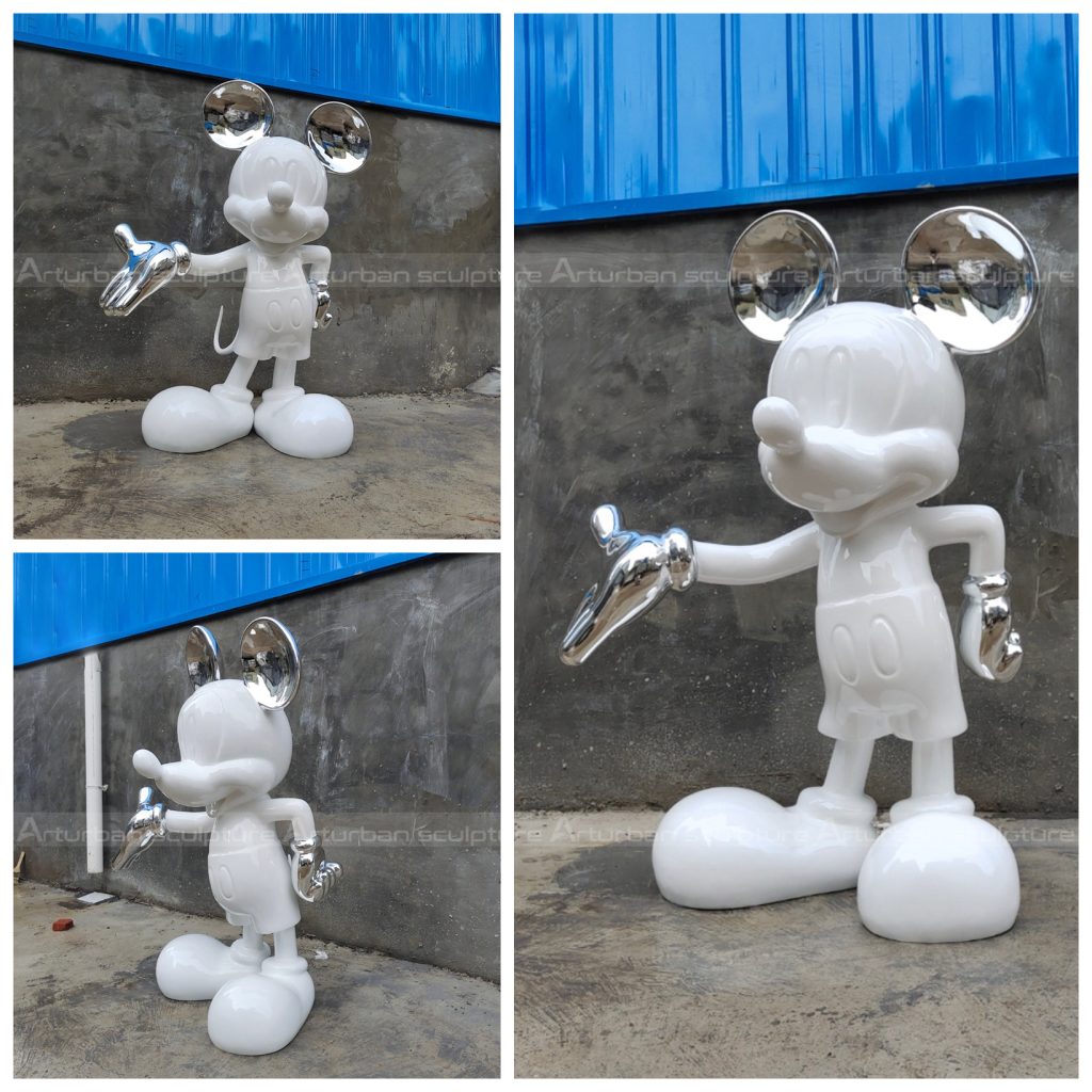 Weiße Mickey-Mouse-Statue