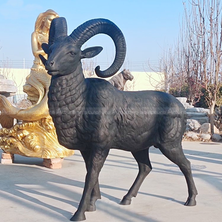 escultura de bronze de carneiro bighorn