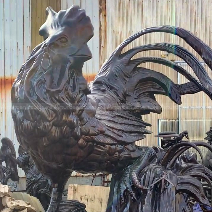 escultura de galo para jardim