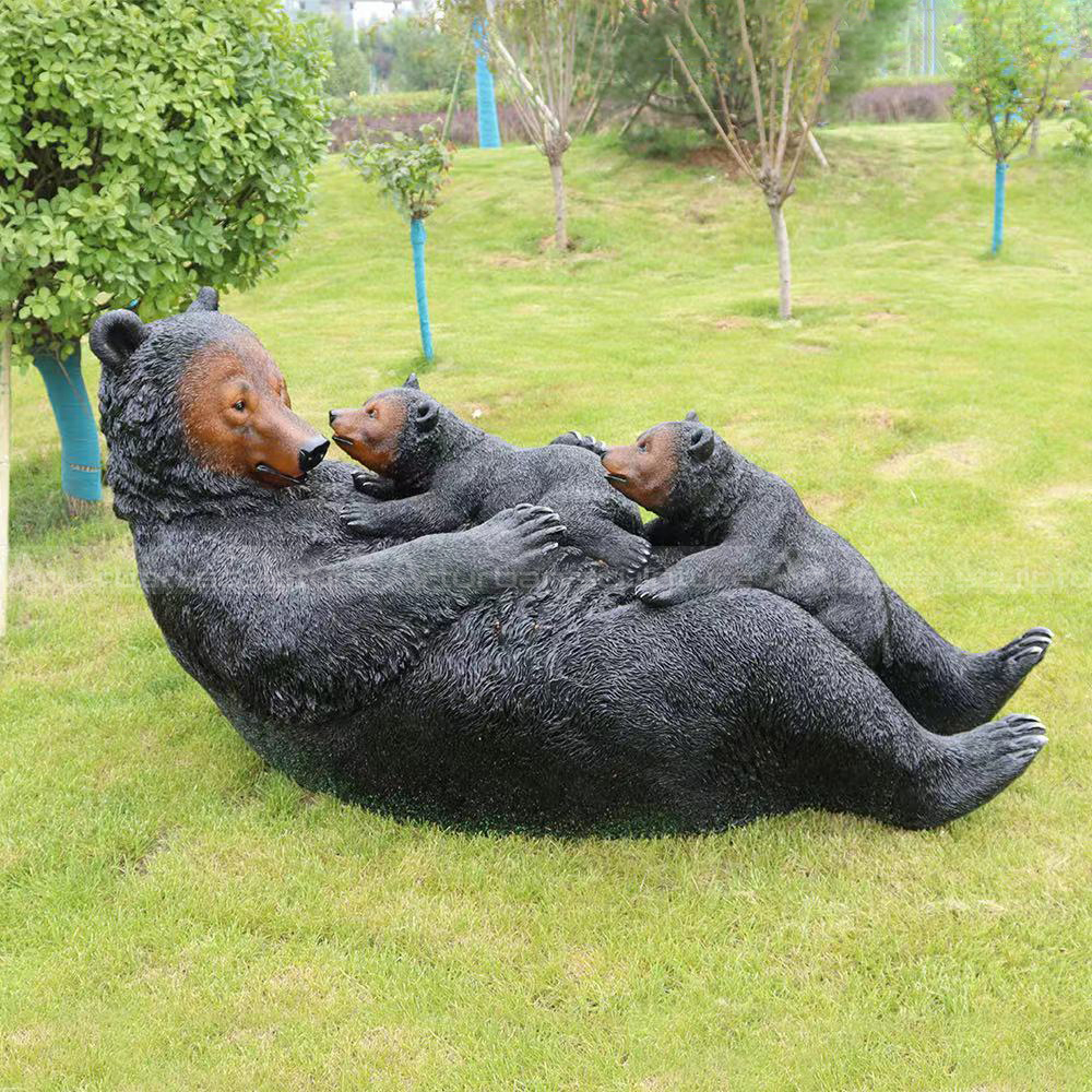 statua di orso nero per esterni