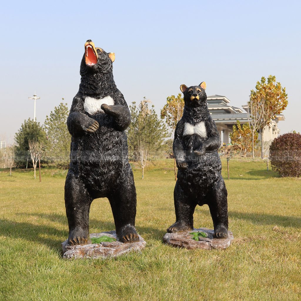 statua di orso nero per esterni