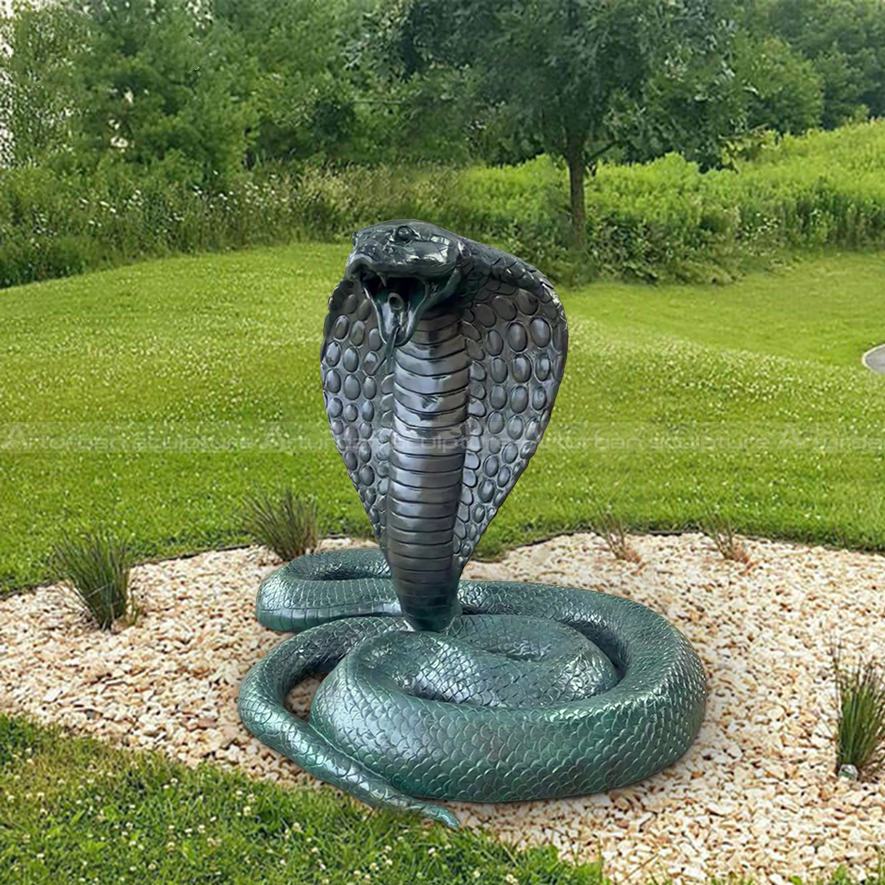 estatua de cobra de bronce