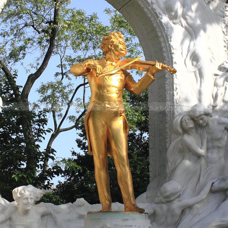 escultura de bronze de violinista