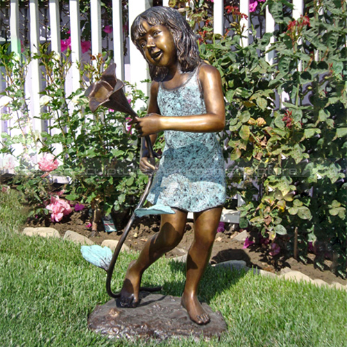 Ragazza che Tiene una Fontana di Fiori