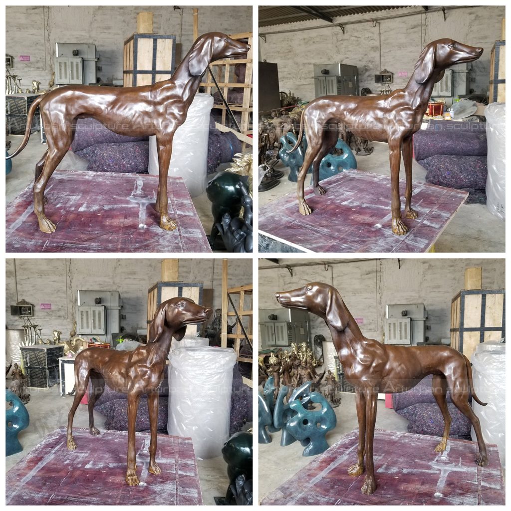 scultura di levriere in bronzo