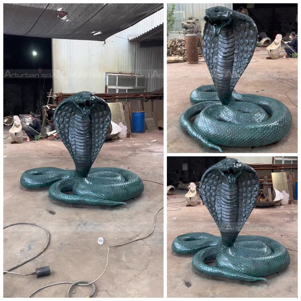 estatua de cobra de bronce