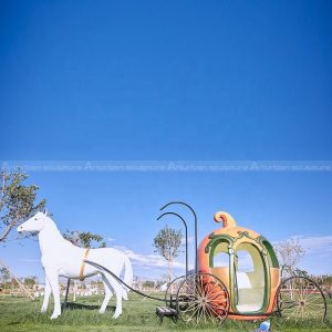 estatua de caballo y carruaje